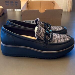 On trend! The chunky loafer! Clarks Zylah. Size 10.